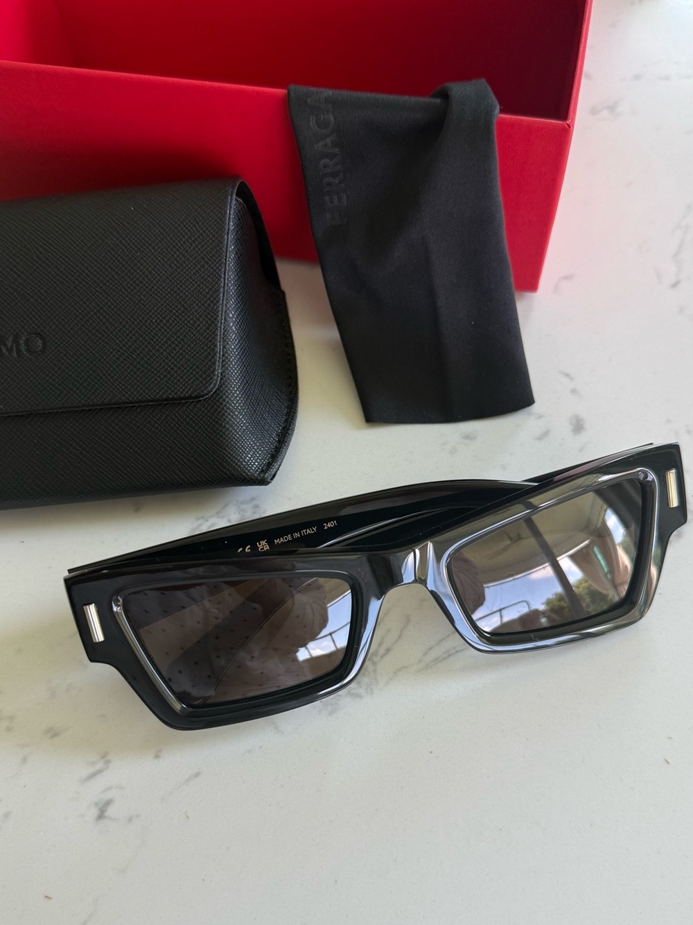 Ferragamo Elegant Black mower cat eyes  Sunglasses